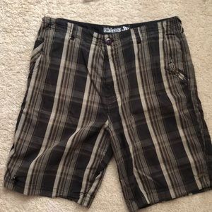 36 in waist billabong brown shorts